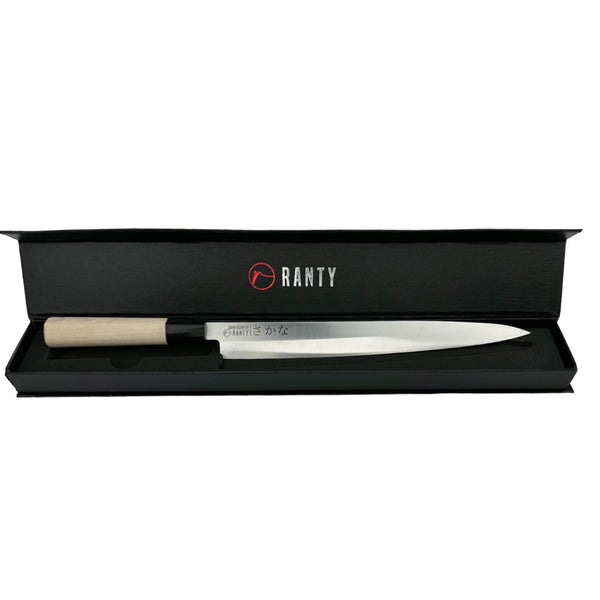Cuchillo Sashimi Ranty 30cm en caja de presentación premium negra con mango de madera natural.