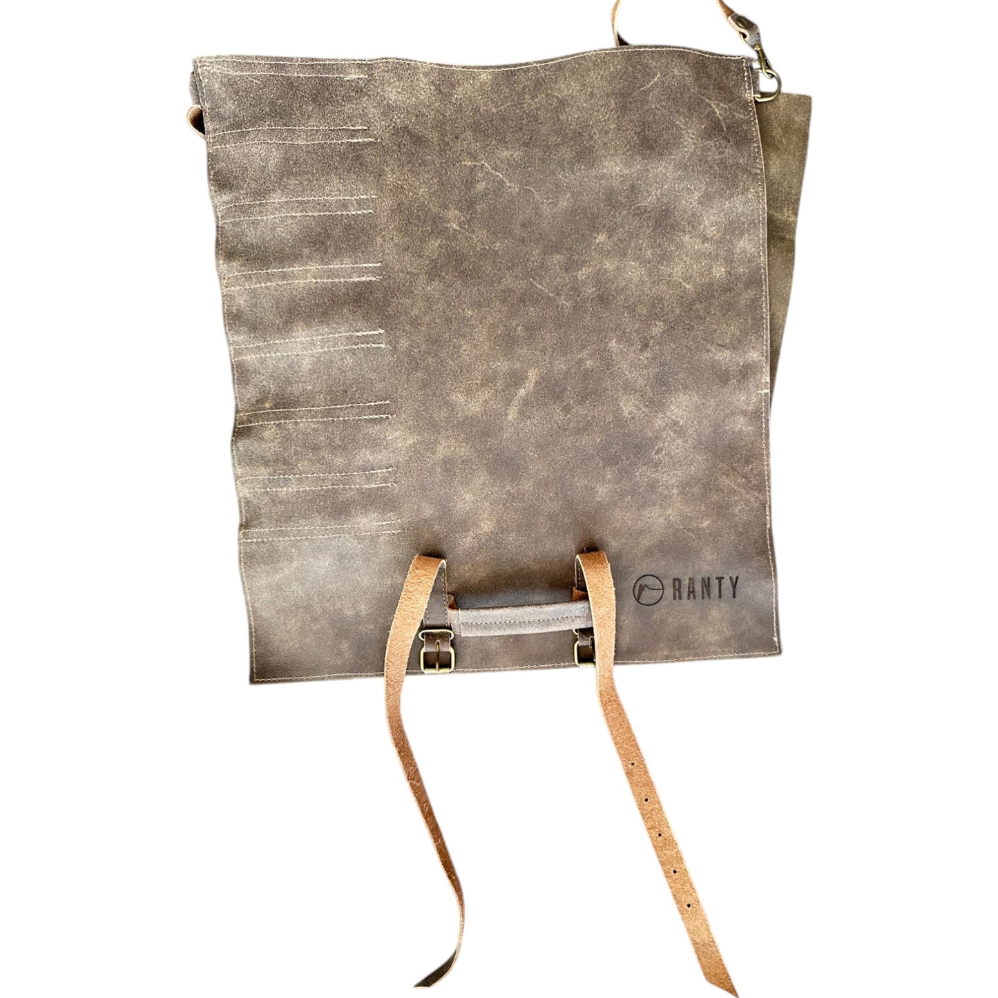 Porta cuchillos Ranty desplegado mostrando el sistema de sujeción y acabado en cuero genuino con costuras reforzadas.
