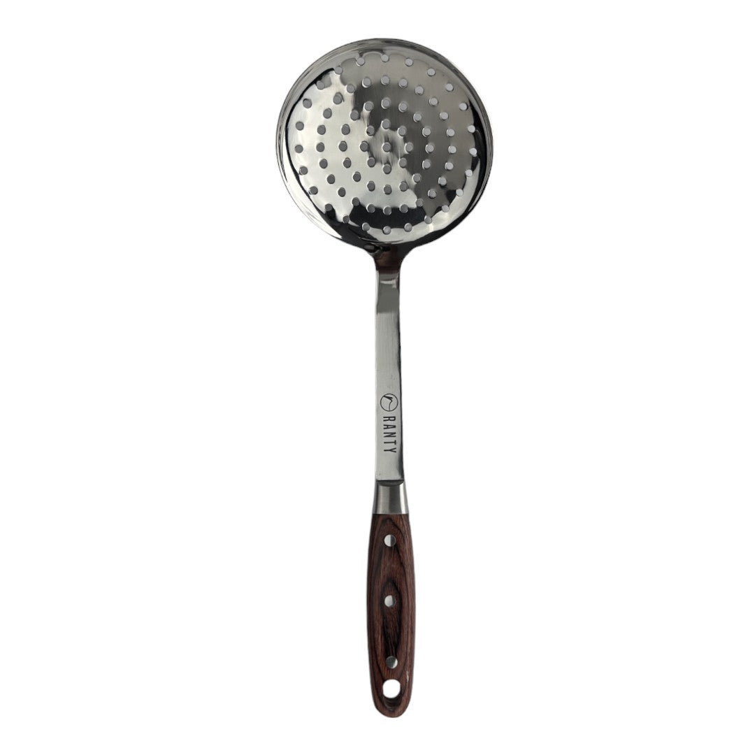 Espumadera Ranty con perforaciones simétricas, mango de madera y acero inoxidable, diseño profesional.