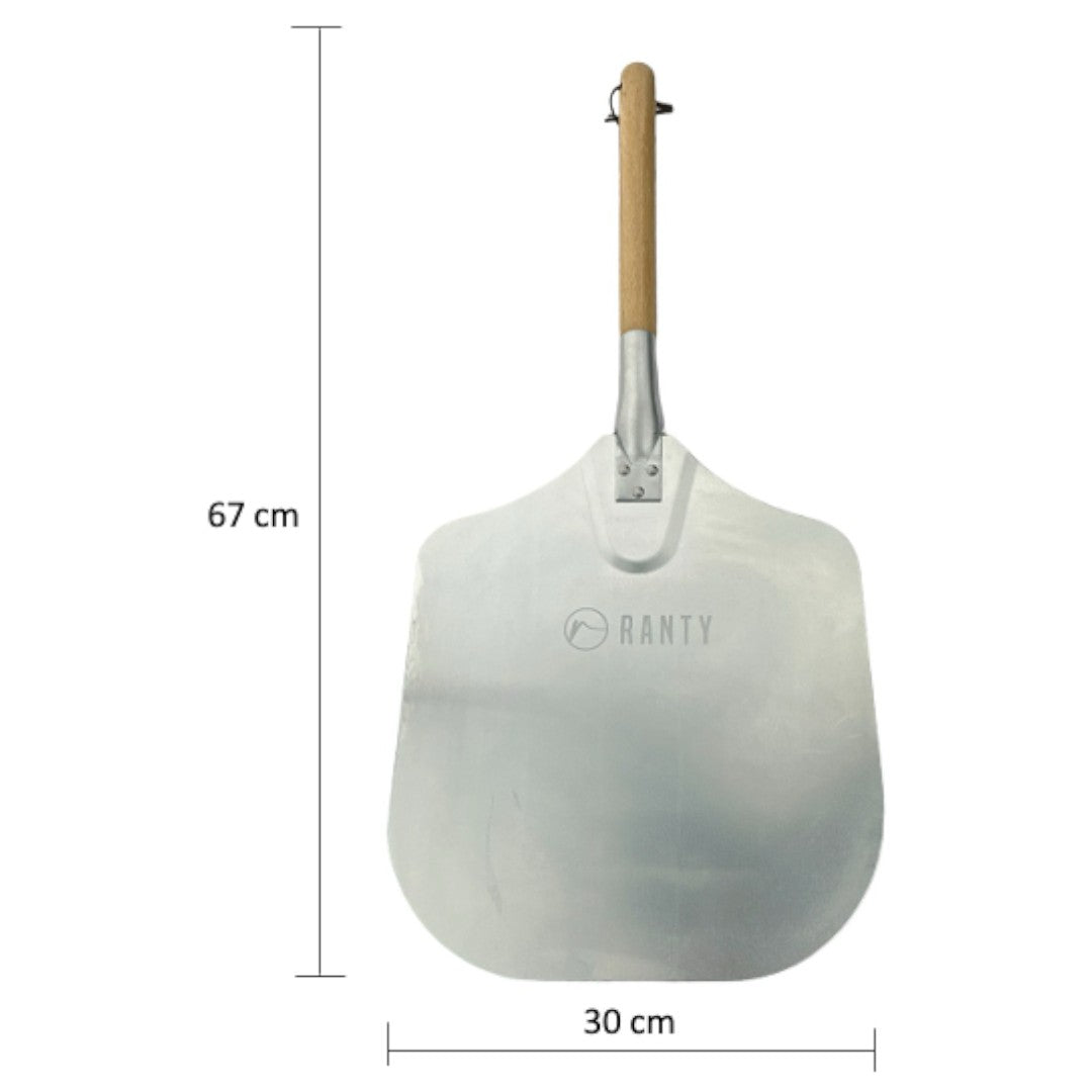 Pala pizza Forni Ranty con especificaciones de medidas 67x30cm metálica y con mango de madera con cordón para colgar.