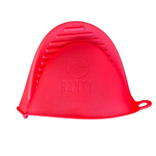 Mango de silicona rojo Ranty con diseño ergonómico y ranuras de agarre, accesorio de cocina para ollas y sartenes.
