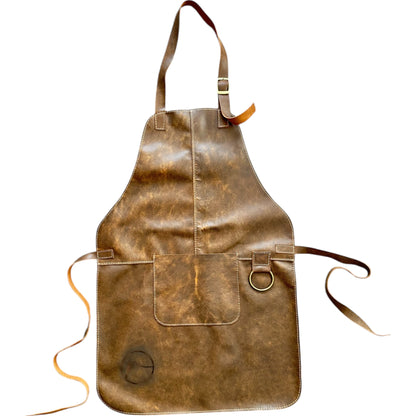 Pechera de cuero café Ranty con costuras reforzadas, diseño clásico de cuerpo completo y bolsillo funcional para utensilios.