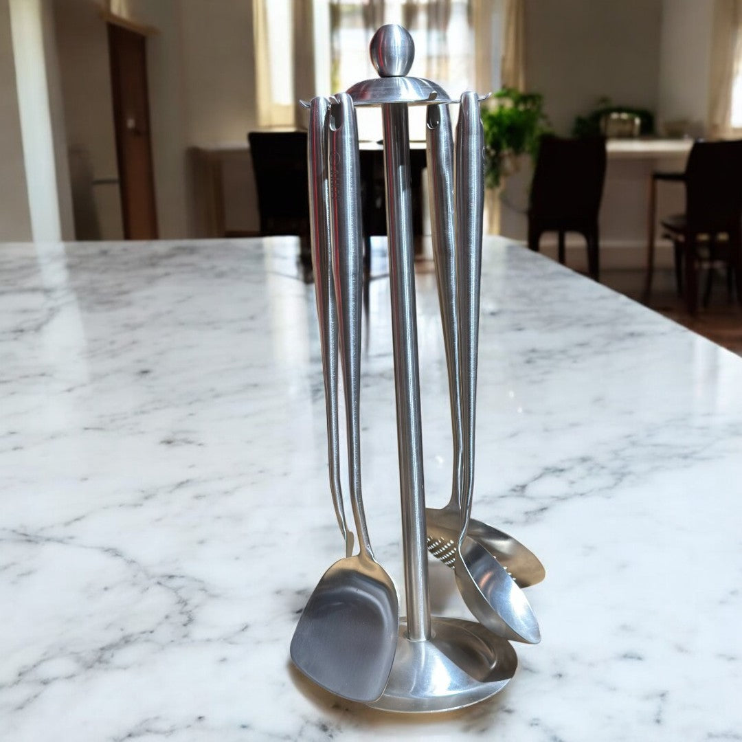 Set de utensilios Ranty con soporte de acero inoxidable, diseño profesional y ergonómico para cocina.