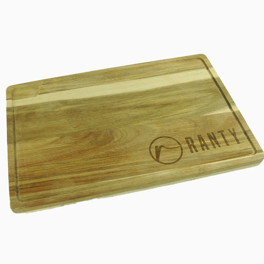 Tabla de corte Ranty de madera de acacia premium con canal recolector de jugos y logo grabado.